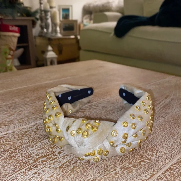 Lele Sadoughi Victoria ivory crystal knot headband Lele Sadoughi Latte Velvet Gigi Headband – Lele Sadoughi  main image 4
